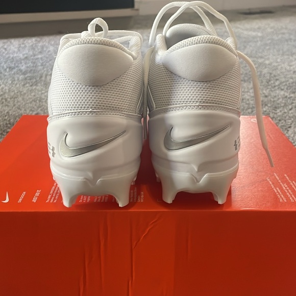 NEW! WHITE & SILVER NIKE ALPHA MENACE 4 PRO CLEATS. SIZE 10. MENS. - Picture 4 of 10